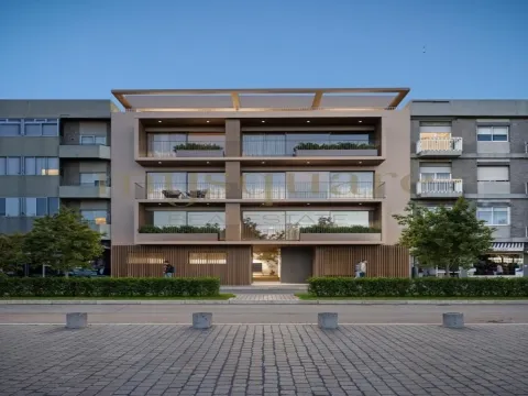 Apartamento T3 com Varanda e Garagem | Espinho