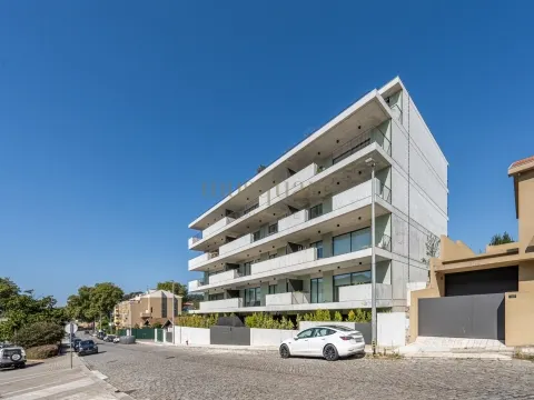 Apartamento T4 de Luxo com 2 Suítes e Terraços - Aldoar
