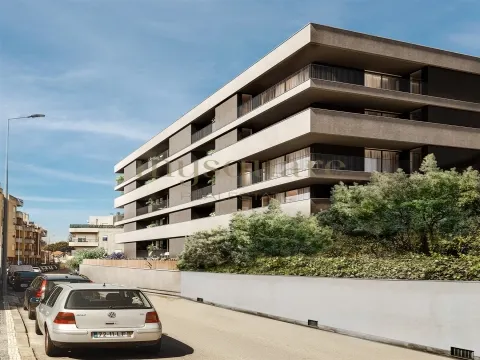 Apartamento T2 com jardim e Lugar de Garagem – São João da Madeira