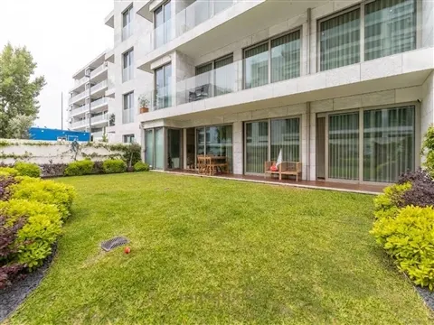 Appartement T2 avec Jardin Privatif, Balcon & 2 Places de Parking | Vila Nova de Gaia
