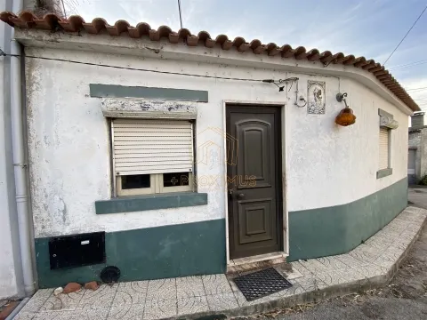 Moradia T2 para reconstruir