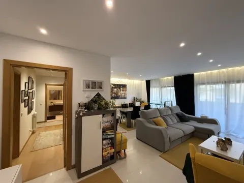 Apartamento T3 c/ arrumo e garagem - Figueira da Foz