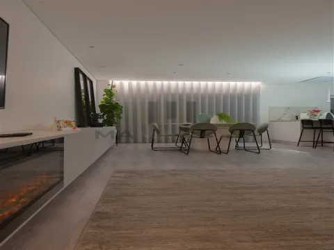 T3 COMO NOVO | TERRAÇO PRIVATIVO | ZONA PREMIUM