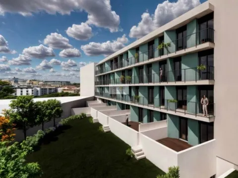 Apartamento T2 com varanda e garagem ao Pólo Universitário