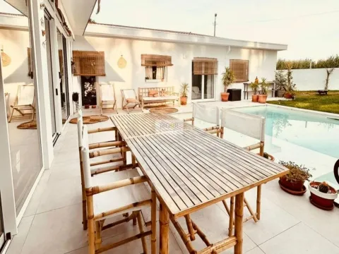 Moradia Térrea T2 com piscina em Lavra – Luz, Conforto e Charme