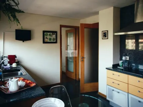 Apartamento T5 triplex de 3 frentes com piscina ao colégio luso francês