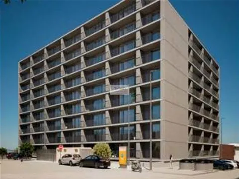 Apartamento T2 com varanda ao Monte da Virgem em Vilar de Andorinho.
