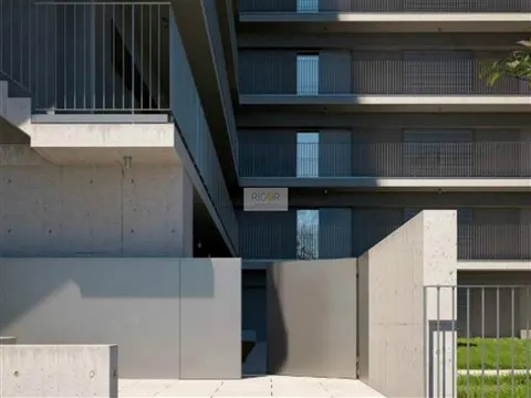 Apartamento T2 com varanda ao Monte da Virgem em Vilar de Andorinho.