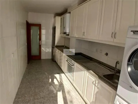 Apartamento T2 com 2 terraços e garagem em Macieira da Maia