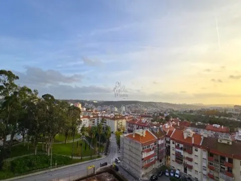 Apartamento T2 100m2, com arrecadação em Odivelas