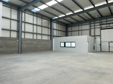 Armazém Aveiro, cacia, em zona industrial