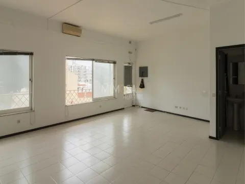 Espaço Comercial em Localização Estratégica no Centro de Lagos