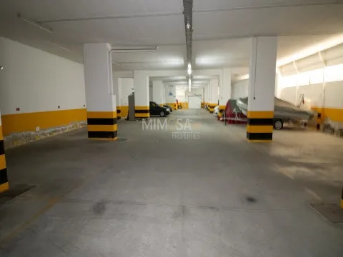 Parkplatz in der Nähe von Meia Praia und Marina von Lagos