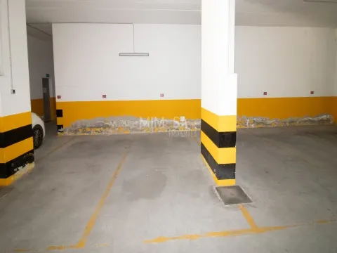 Parkplatz in der Nähe von Meia Praia und Marina von Lagos