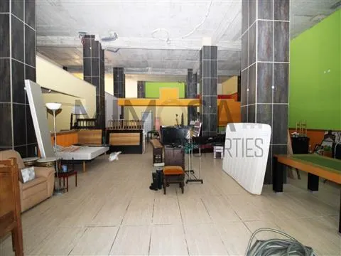 Large and affordable restaurant in the center of Ferragudo