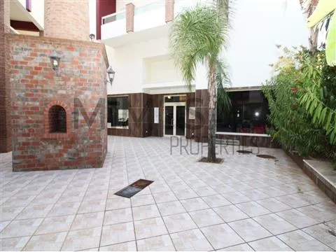 Large and affordable restaurant in the center of Ferragudo