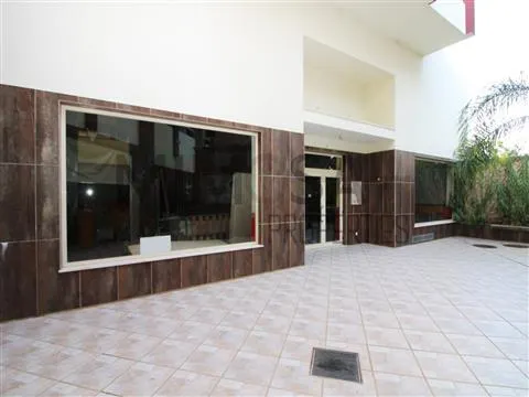 Large and affordable restaurant in the center of Ferragudo