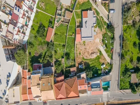 Casa tradizionale a Ferragudo con ARU: opportunità riabilitativa.