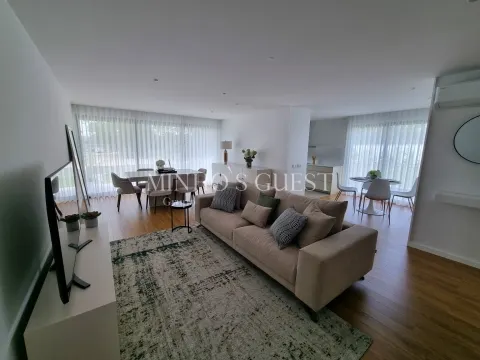 Townhouse 3 ensuite with garden in Braga