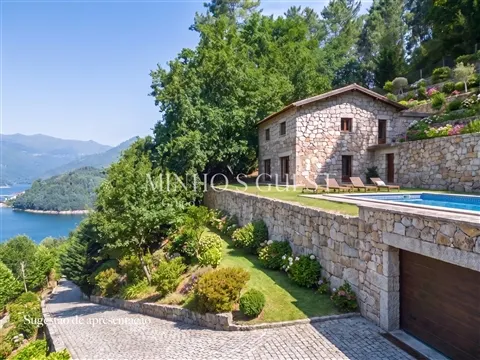Moradia Rústica V3 (250m2) c/ vista rio - Caniçada, Gerês