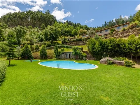Moradia T2 (Duplex) c/ Jardim e Churrasqueira em Condomínio Fechado de Luxo - Caniçada, Gerês