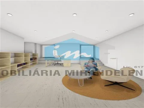 Edifício com projeto para 9 fogos (3 lojas comercias + 6 apartamentos), no centro de Mirandela