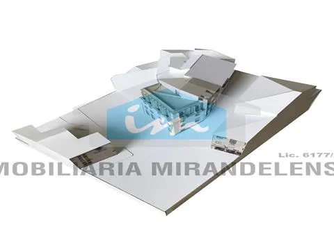 Edifício com projeto para 9 fogos (3 lojas comercias + 6 apartamentos), no centro de Mirandela