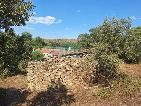 Terreno com 10.360m² para venda com viabilidade de construção de uma moradia