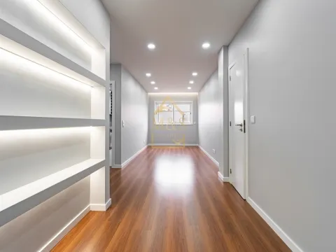 Apartamento T2, Remodelado, Jardim Privativo, Metro, Praça Velasquez, Porto