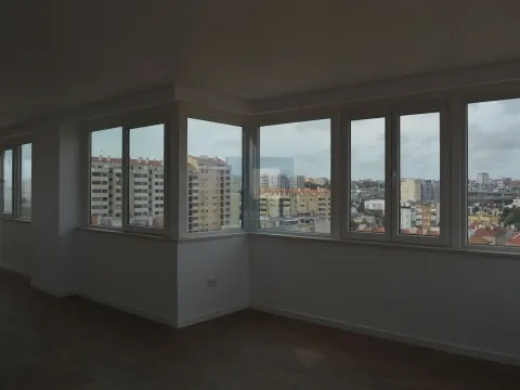 Apartamento T3 - PENTHOUSE em Sacavém