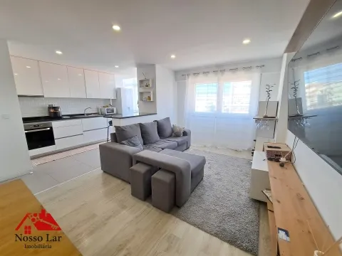 EXCLUSIVO - Apartamento T2 remodelado muito central em Setúbal