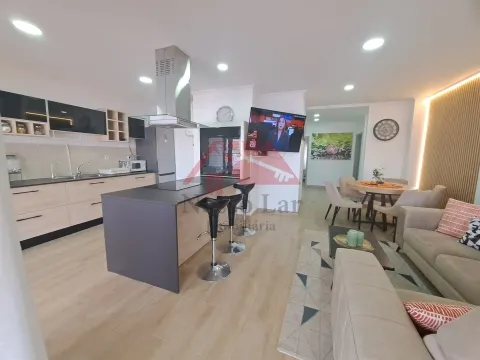Excelente apartamento com 2 terraços na Av. Luísa Todi