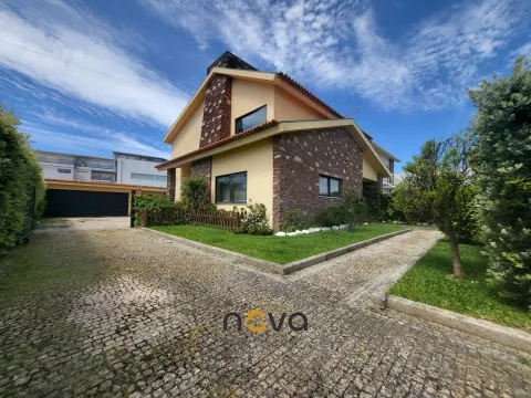 Moradia Rústica T3  a 50 metros da praia