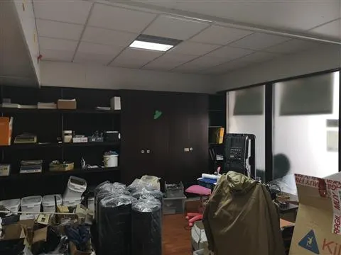 Loja comercial com 82 m2 com montra e boa visibilidade. Póvoa de Varzim | Nova Imobiliária