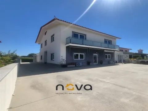 Moradia T4 com piscina | NOVA Imobiliária