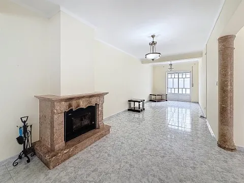 Moradia T3 com parqueamento