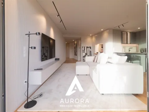 Apartamento T3 - Sul - Terraço + Varanda - Box 2 carros