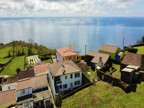 Moradia T4 em Povoação