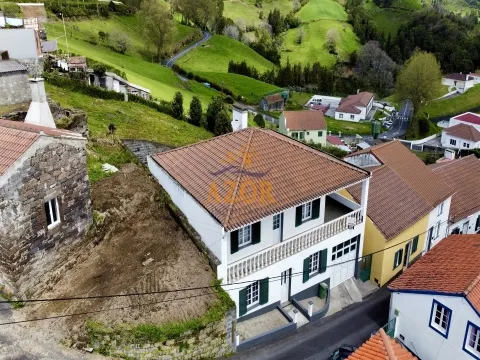 Moradia T4 em Povoação