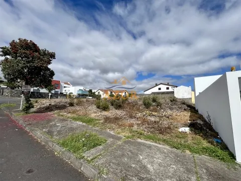 Terreno para construção em Rosto do Cão (Livramento)