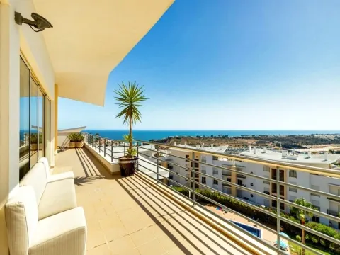 Superbe Penthouse avec vue sur la mer