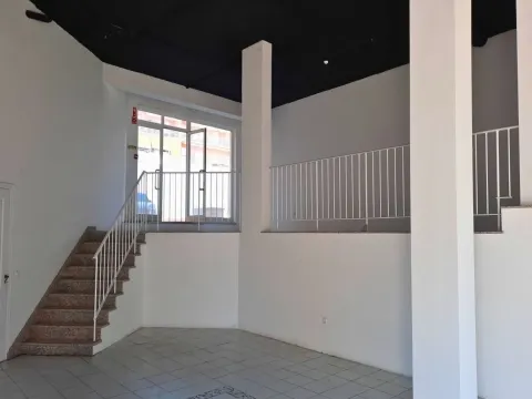 Loja Comercial em Localização Privilegiada Armação de Pêra