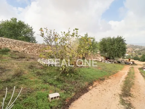 Terrain à Paderne avec 2 760 m2 à un bon prix.