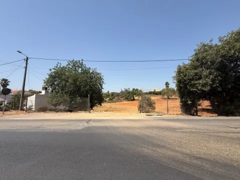 Terrain de 3 930 m2, à Albufeira