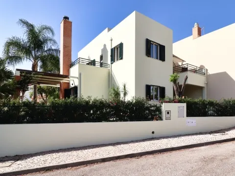 Moradia V2 + 1  Vista Mar em Vila de Pêra