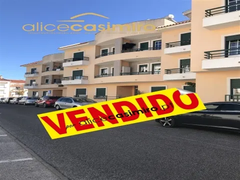 APARTAMENTO T2 COM TERRAÇO E CHURRASQUEIRA