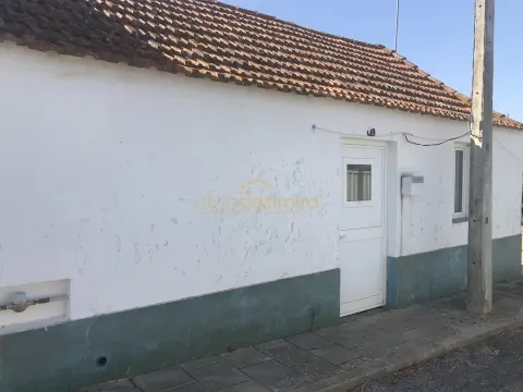 Moradia T2 com terreno