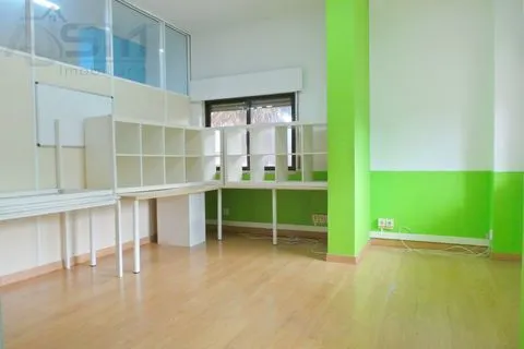 Boutique de 110m² divisée en 4 espaces, préparée pour diverses activités