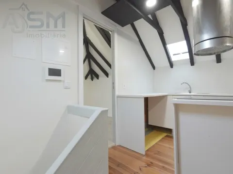 Apartamento T1 com suíte em aproveitamento de sótão