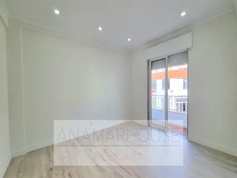 T3 Remodelado com varandas na Amadora, Mina De Água